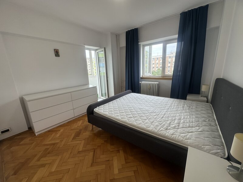 13 Septembrie, apartament 3 camere, mobilat complet, etaj 5, 2 balcoane.